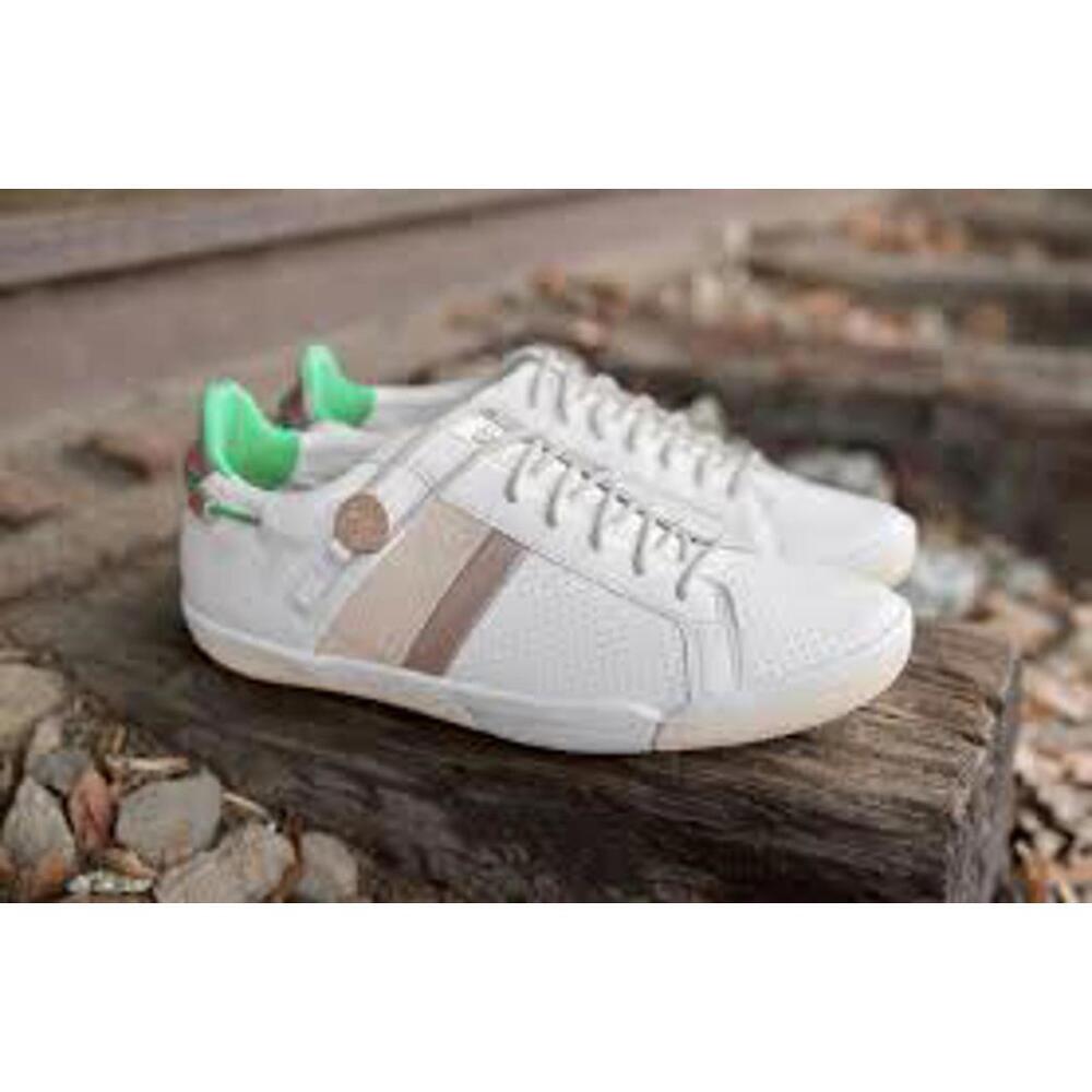 Plae mulburey white sneakes new no box